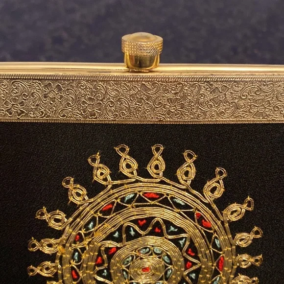 Gorgeous vintage clutch black and gold - good condition - great find - Picture 4 of 6